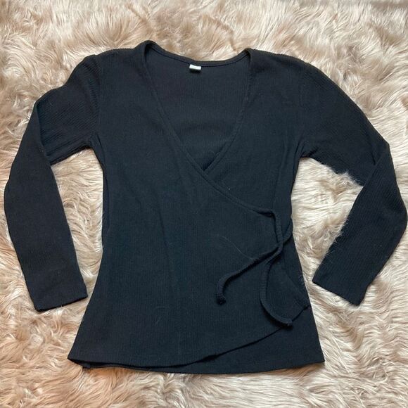 Old Navy Side Tie V-neck Rib Knit Cross-over Wrap Top - Picture 2 of 5